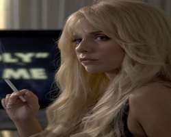Sarah Michelle Gellar smoking